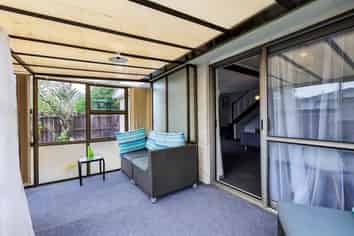 6 Jarrett Court, Roslyn