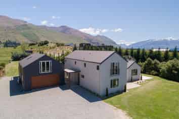 17 Birdsong Rise, Wanaka