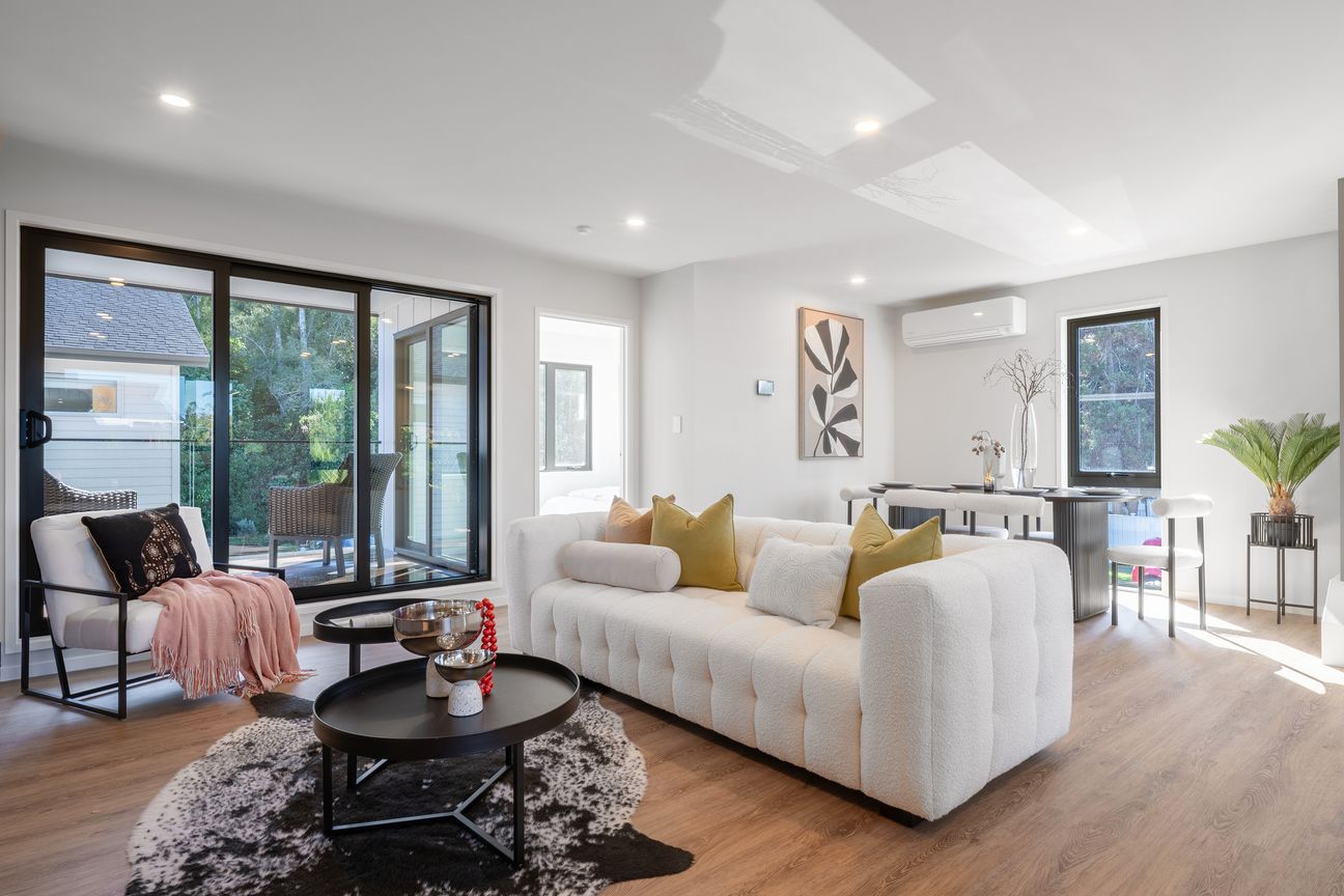 Prime Takapuna Location - Brand New Modern Home - Vista 4