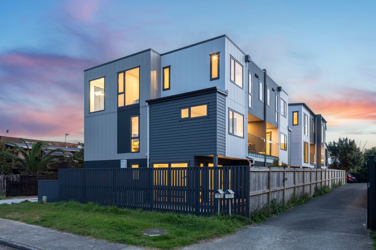 Prime Takapuna Location - Brand New Modern Home - Vista 5