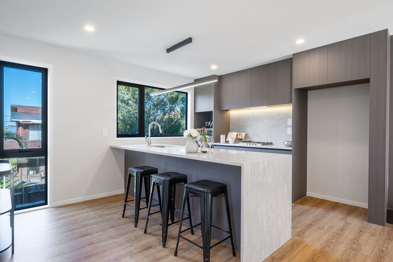 Prime Takapuna Location - Brand New Modern Home - Altro