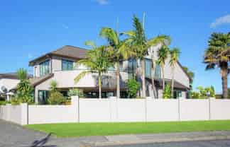 2 Beach Road, Mellons Bay