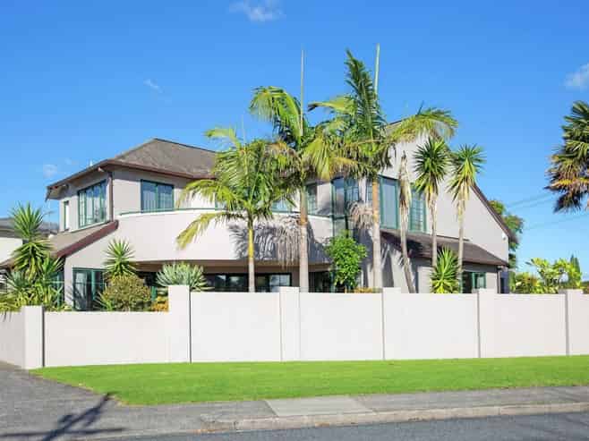 2 Beach Road, Mellons Bay
