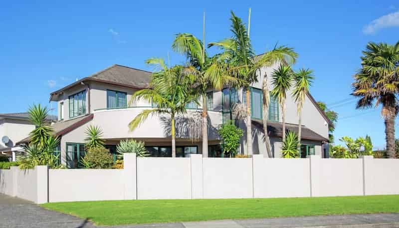 2 Beach Road, Mellons Bay