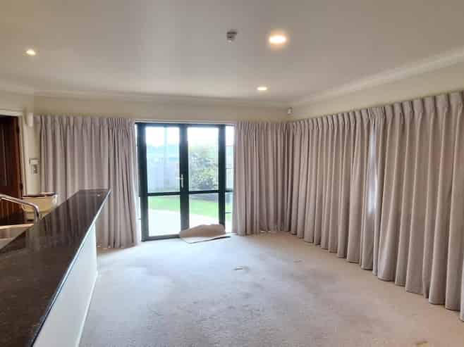 2 Beach Road, Mellons Bay