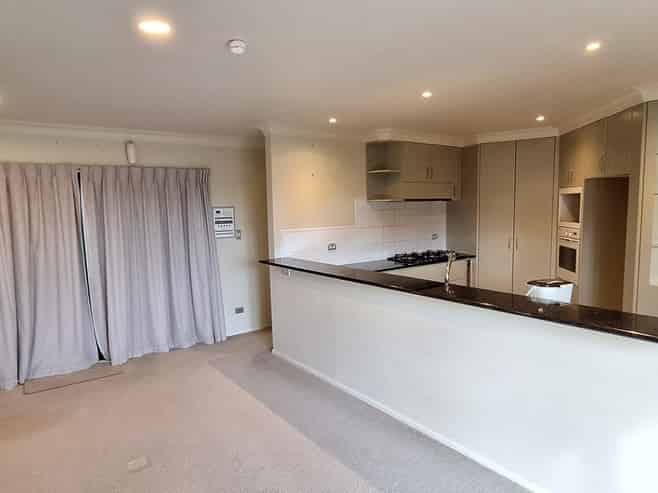 2 Beach Road, Mellons Bay