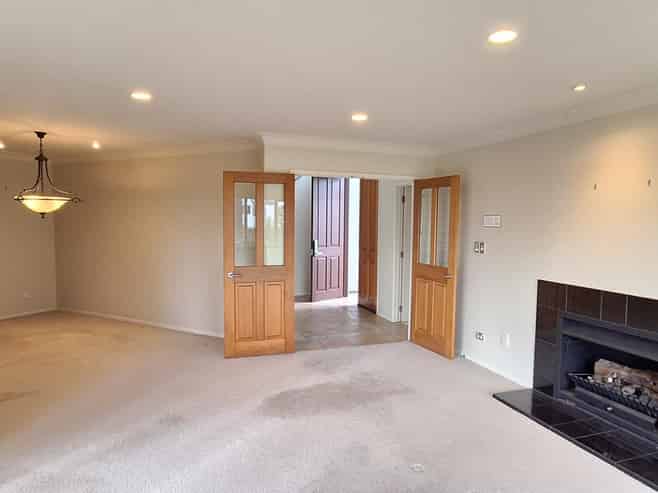 2 Beach Road, Mellons Bay