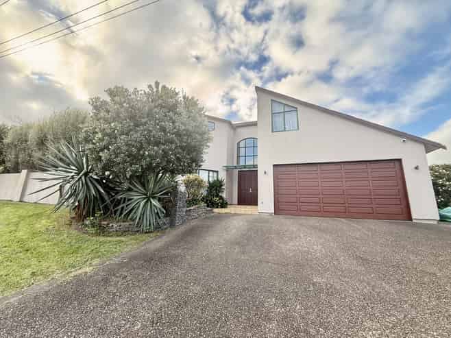 2 Beach Road, Mellons Bay