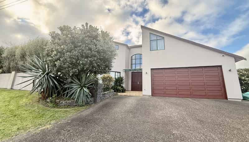 2 Beach Road, Mellons Bay