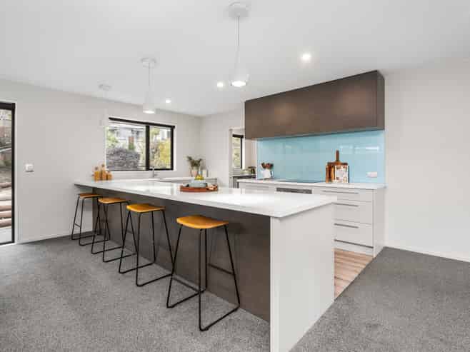 10 Lucas Lane, Hillsborough