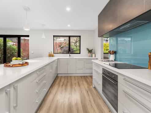 10 Lucas Lane, Hillsborough