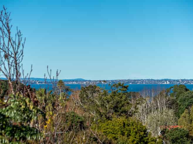 104 Beach Road, Castor Bay