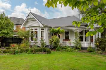 42 Hawkesbury Avenue, Saint Albans