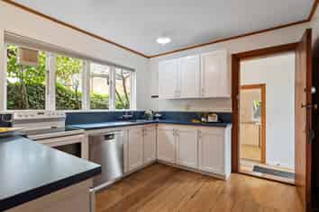 42 Hawkesbury Avenue, Saint Albans