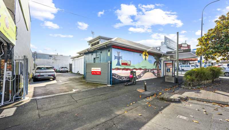 725 Mount Albert Rd, Royal Oak