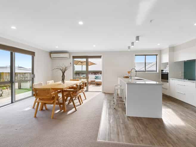 2 Rayner Way, Glen Avon