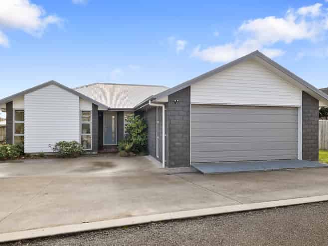 2 Rayner Way, Glen Avon