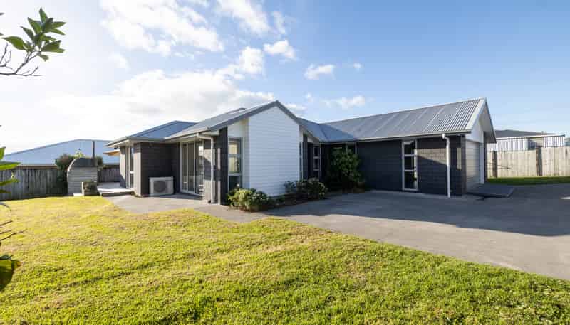 2 Rayner Way, Glen Avon