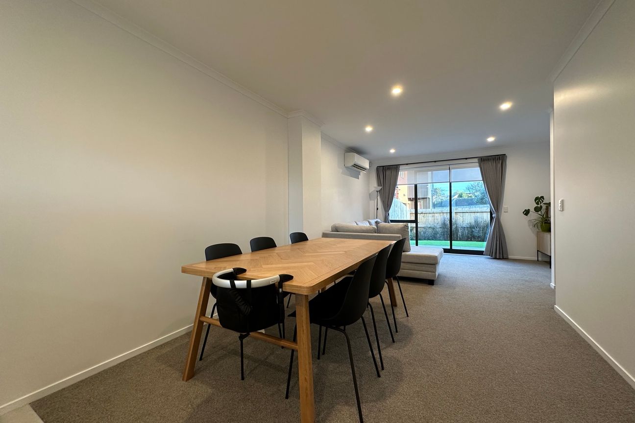Modern Family Living Just Minutes from Auckland's Eastern Beaches - Aanzicht 6