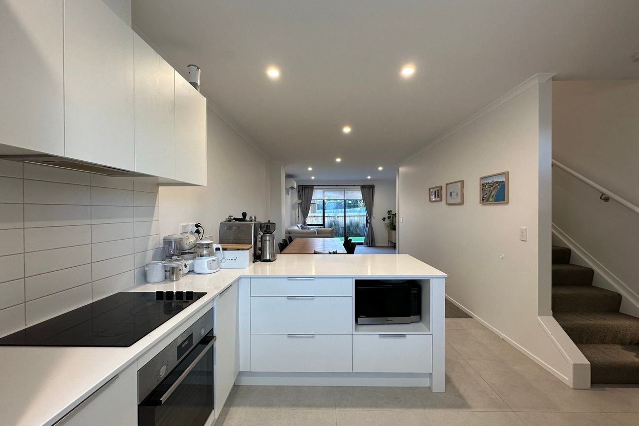Modern Family Living Just Minutes from Auckland's Eastern Beaches - Aanzicht 4