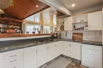 34 Queens Avenue, Waikuku Beach
