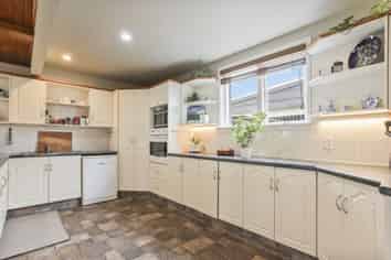 34 Queens Avenue, Waikuku Beach