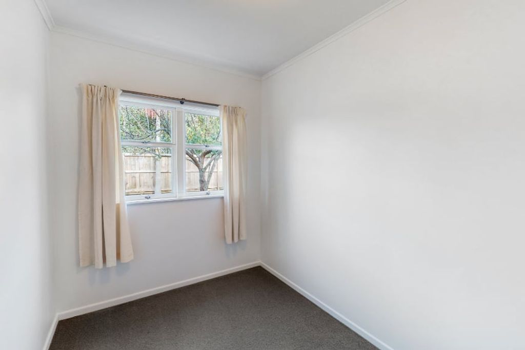 Private Home in Mount Albert - Meer