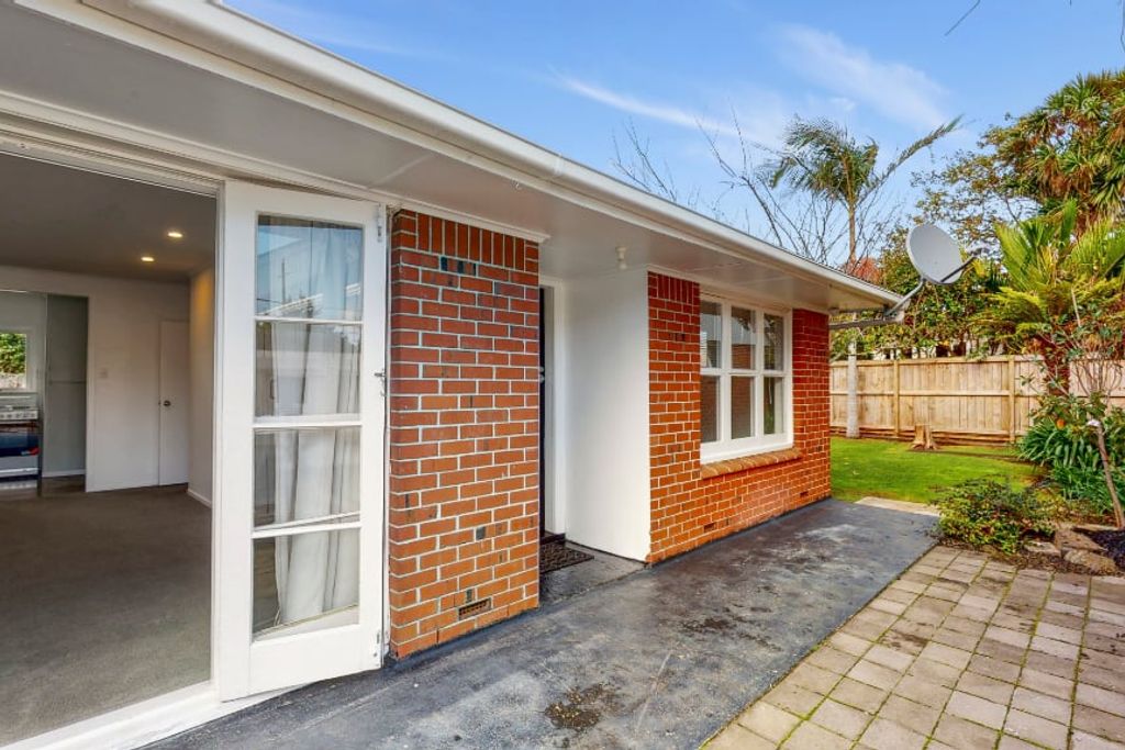 Private Home in Mount Albert - Aanzicht 2