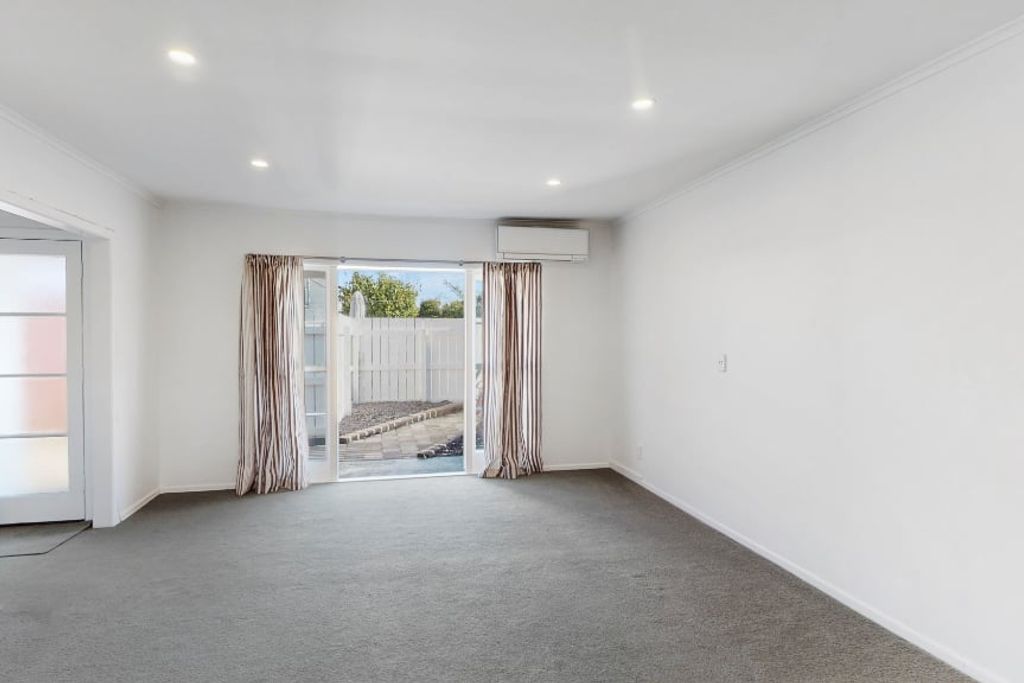 Private Home in Mount Albert - Aanzicht 3