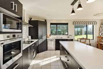 305 Oreti Road, Otatara