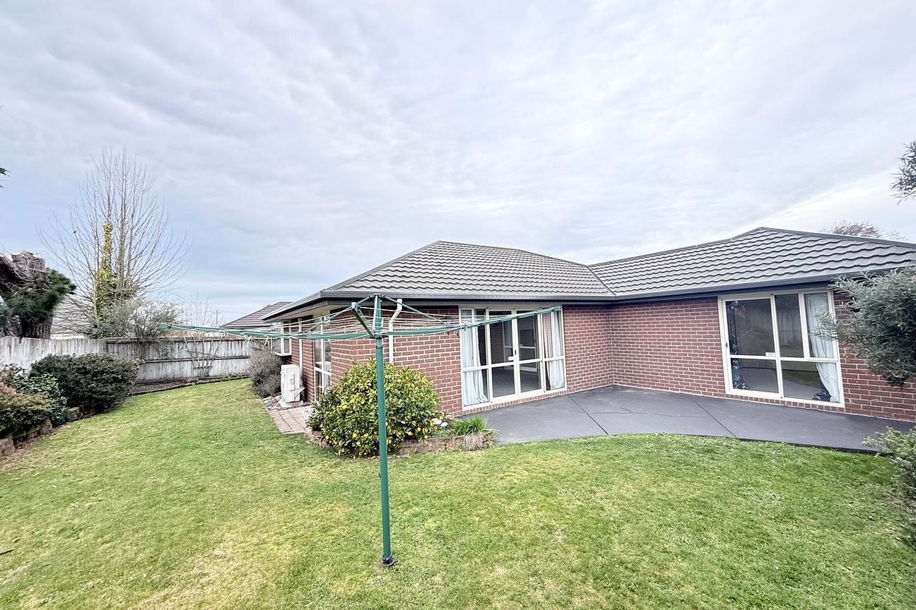 Modern Spacious Family Home in Burnside Zone - Vista 2