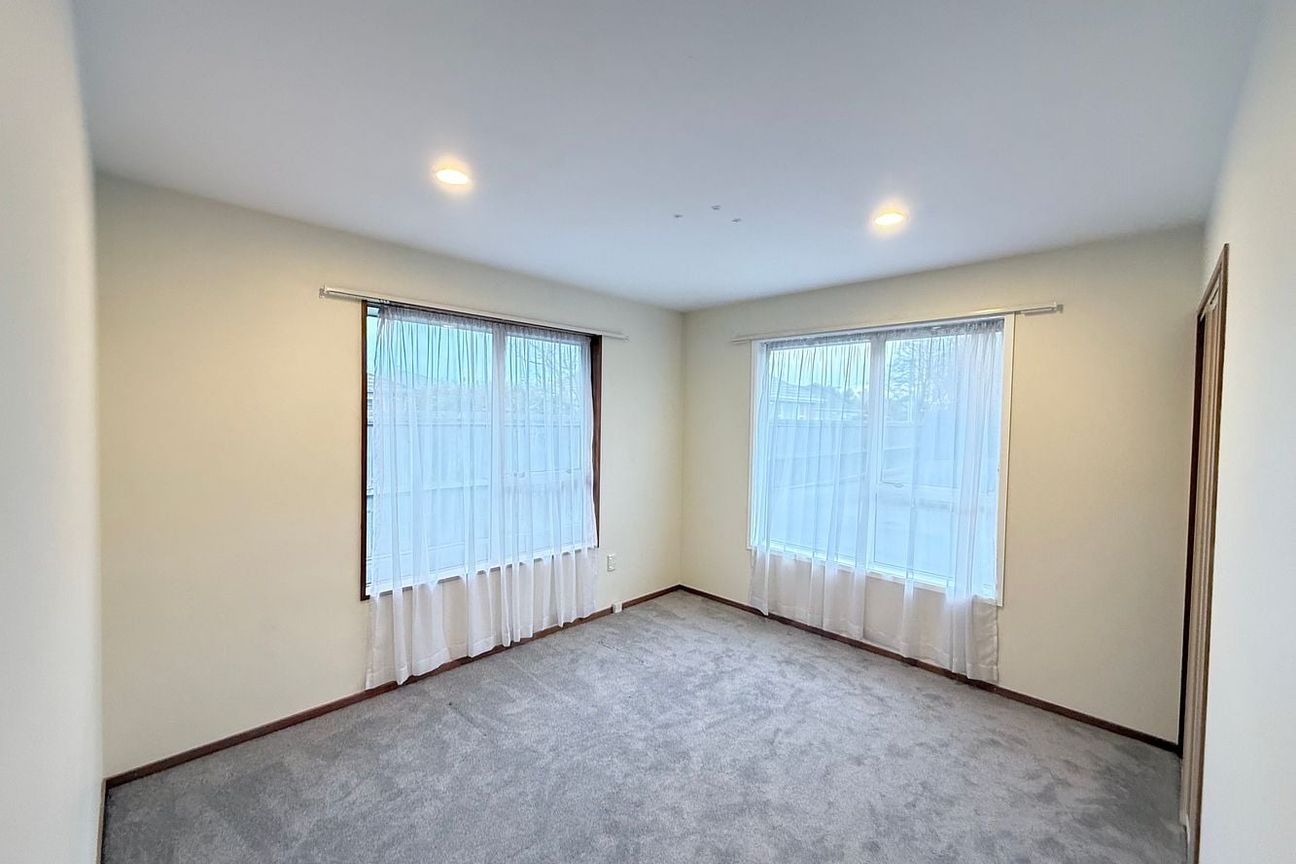 Modern Spacious Family Home in Burnside Zone - Altro