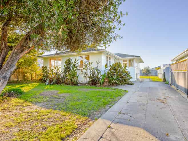 23 Curling Crescent, Onekawa