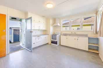 23 Curling Crescent, Onekawa