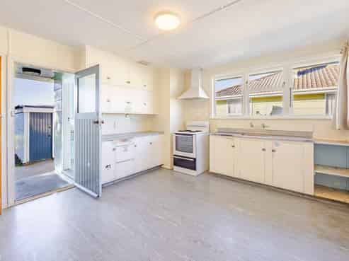 23 Curling Crescent, Onekawa