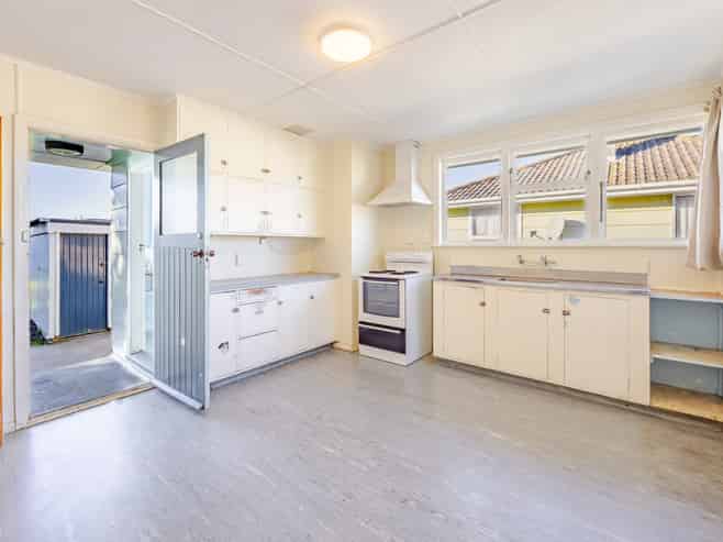 23 Curling Crescent, Onekawa