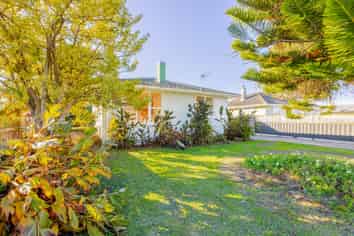 23 Curling Crescent, Onekawa