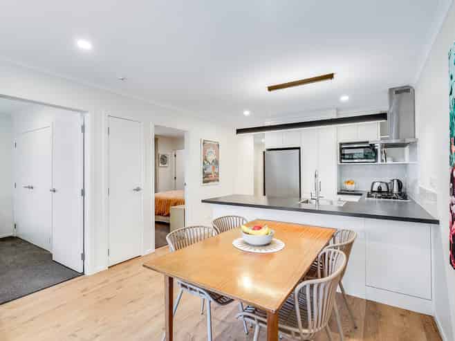 1/6 Walsh Street, Forest Lake