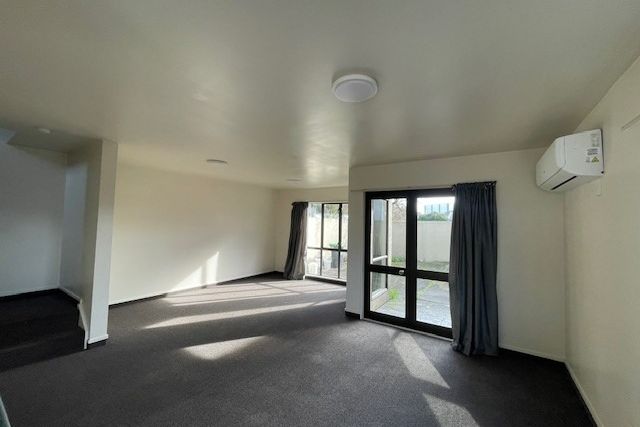 Modern Townhouse with Sunny Courtyard & Balcony - Ansicht 3