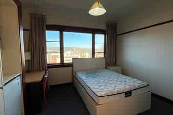 Room 4/5A Queen Street, North Dunedin