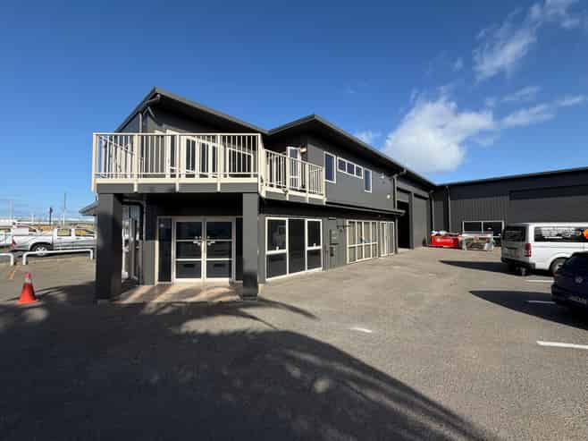 Showroom plus warehouse