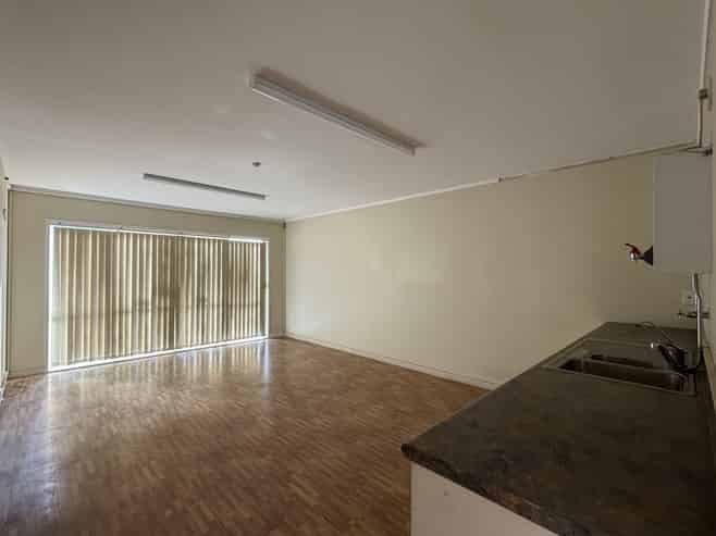 Showroom plus warehouse