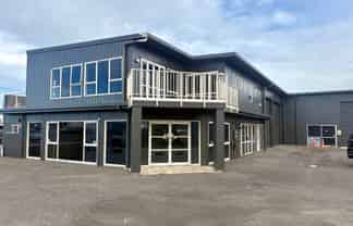 Showroom plus warehouse