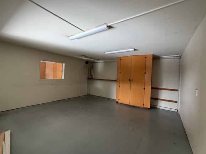 Showroom plus warehouse