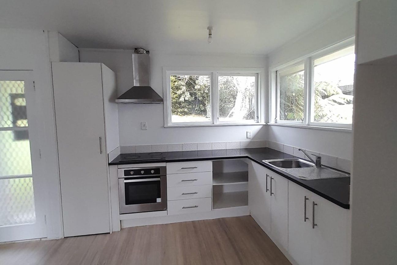 Well-presented 3-bedroom house in Manurewa has been recently renovated. - Vista 4