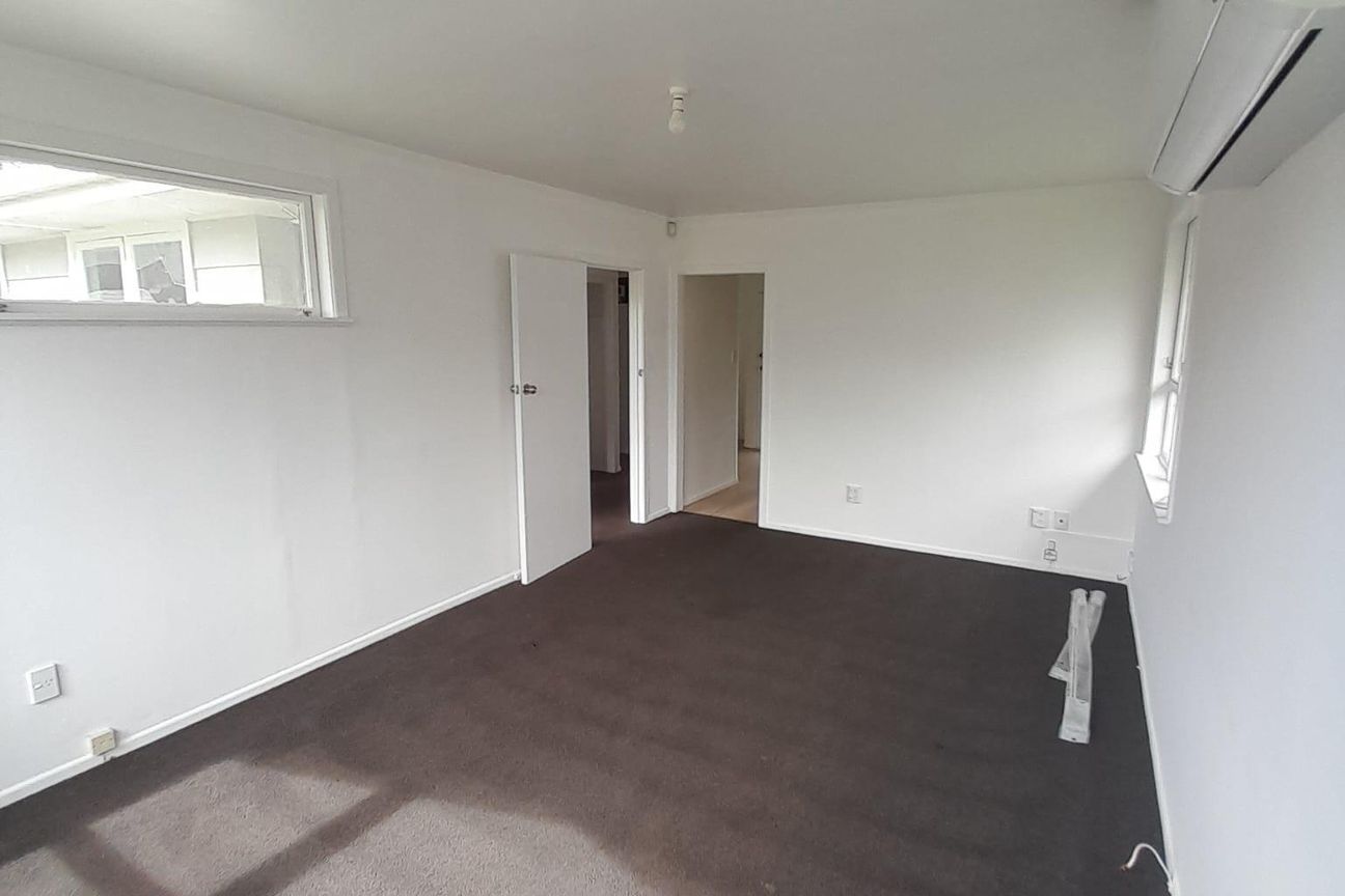 Well-presented 3-bedroom house in Manurewa has been recently renovated. - Altro