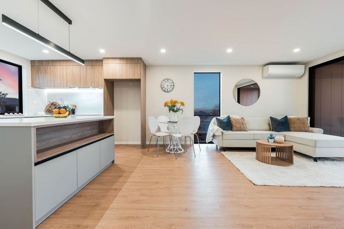 Sun-Drenched Executive Living with Panoramic Views - Bild 5