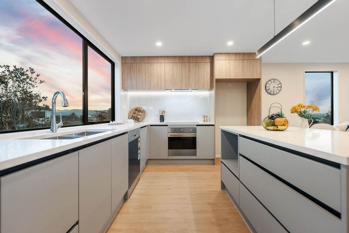 Sun-Drenched Executive Living with Panoramic Views - Bild 4