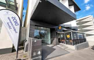 ELEVATED OFFICE SPACE  HEART OF TAKAPUNA
