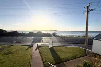 128 Marine Parade, Bluff